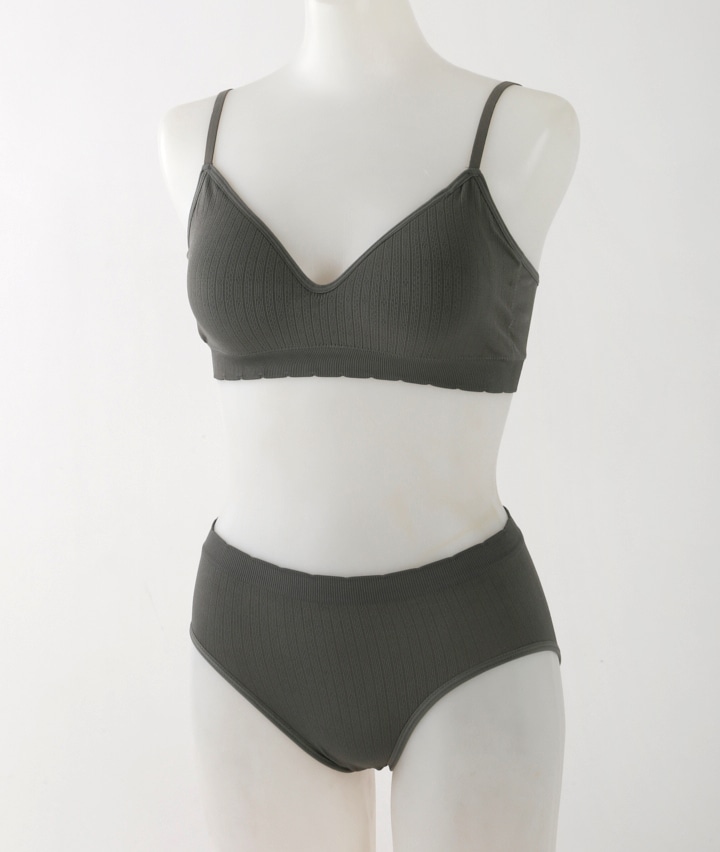 チャコルグレー