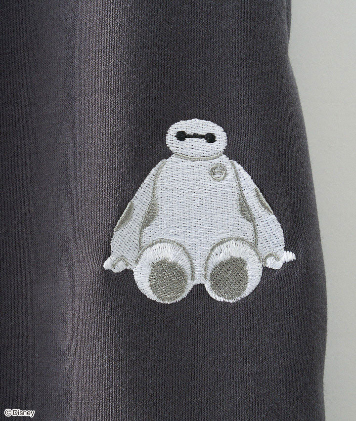 チャコルグレー