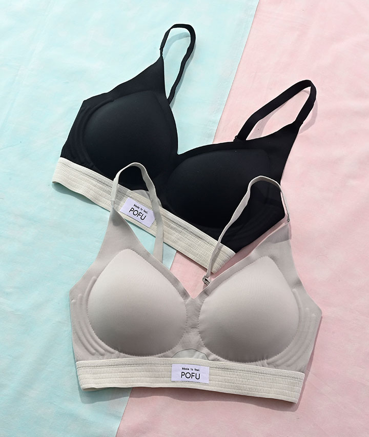 （ピタっと革命）ロゴ入りシームレスノンワイヤーブラジャー