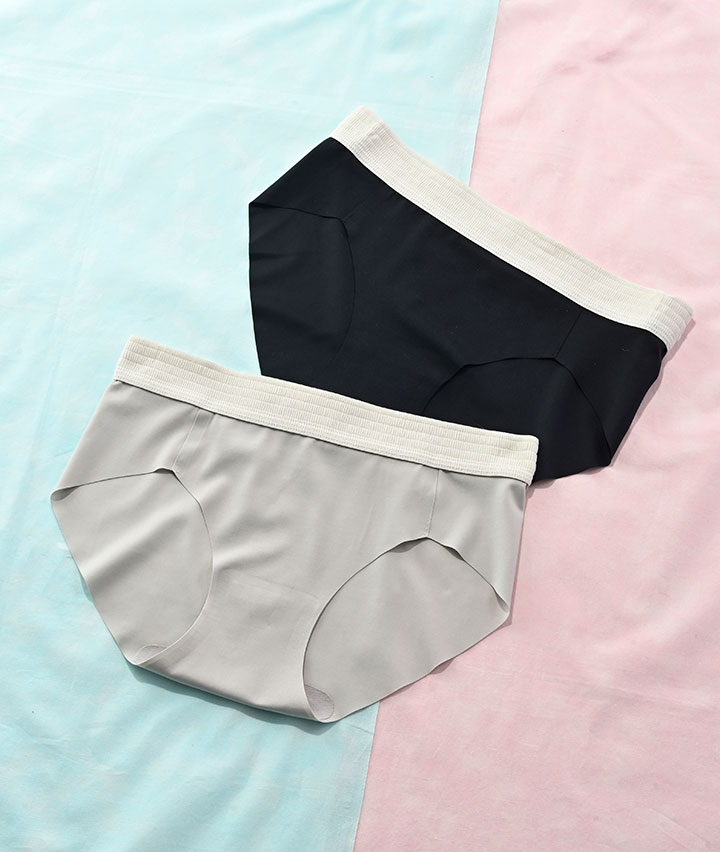 （ピタっと革命）シャーリングゴムシームレスショーツ