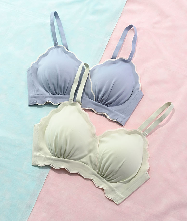 （ピタっと革命）スカラップカットシームレスノンワイヤーブラジャー