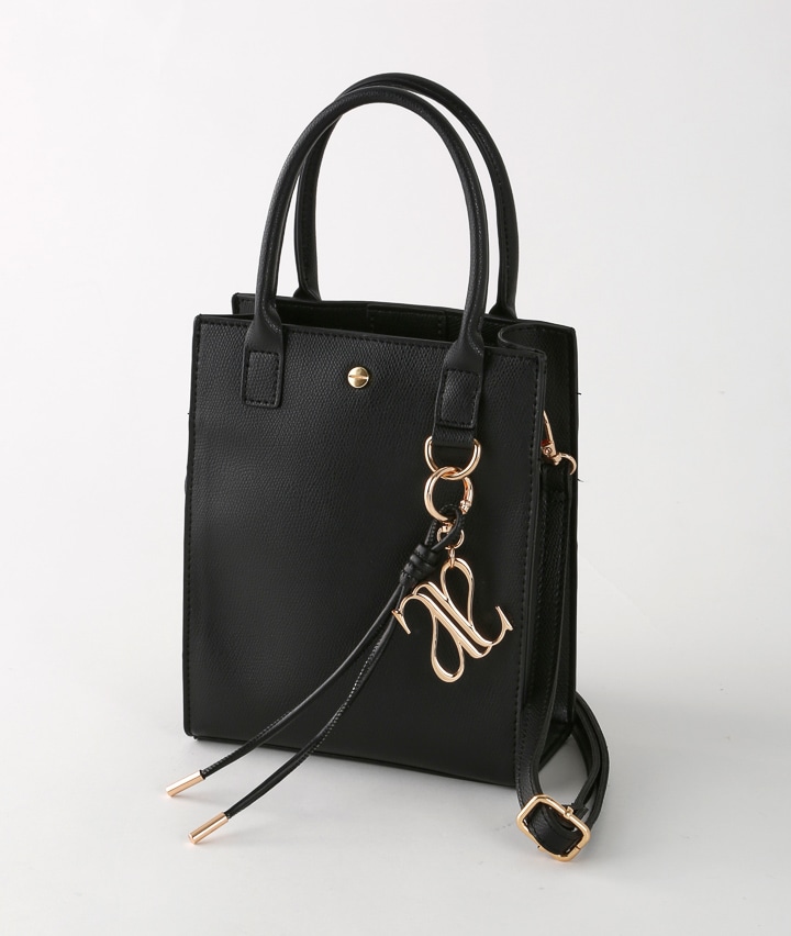 合皮チャーム付きバッグ