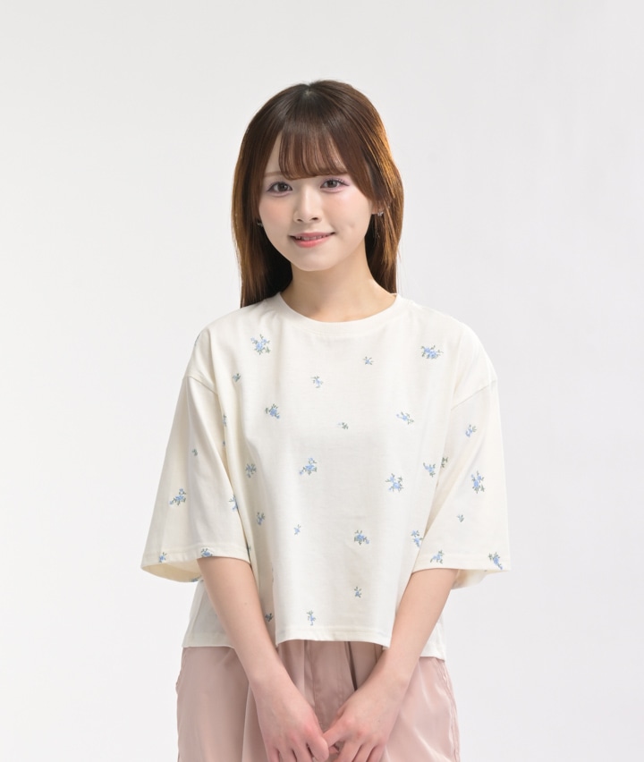 総柄刺しゅうＴシャツ