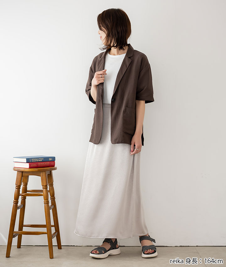 サテンセミフレアスカート