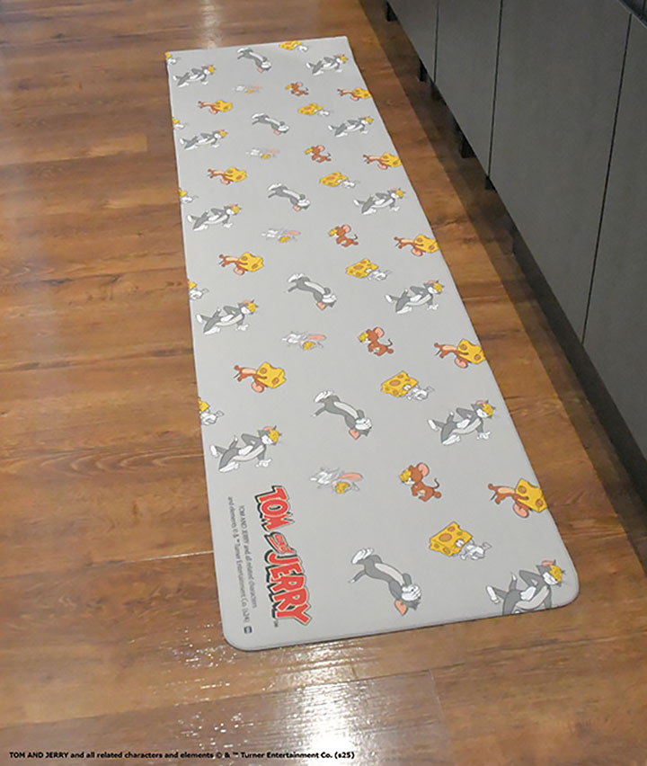 【トムとジェリー】チーズトリックＰＶＣキッチンマット　４５ｘ１８０ｃｍ