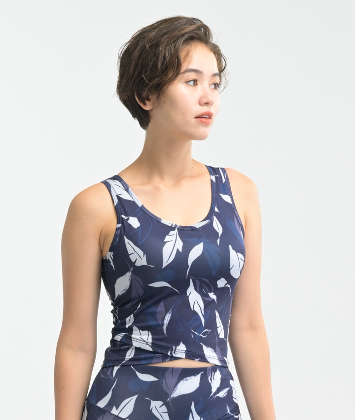 （揺れからバストを守る）クロップド丈スポーツブラトップ