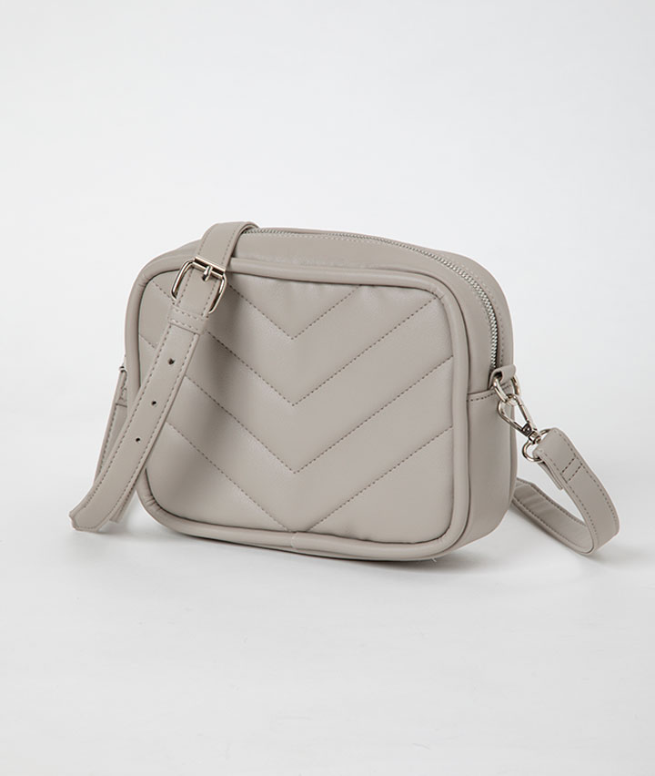 合皮スクエアショルダーバッグ