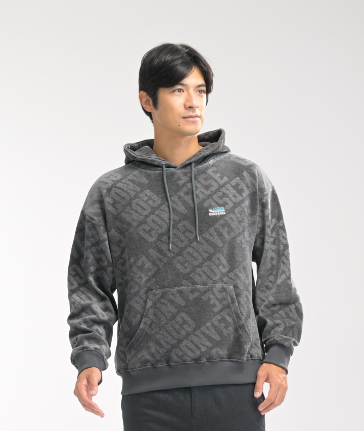 【ＣＯＮＶＥＲＳＥ】エンボスロゴ総柄プルパーカー