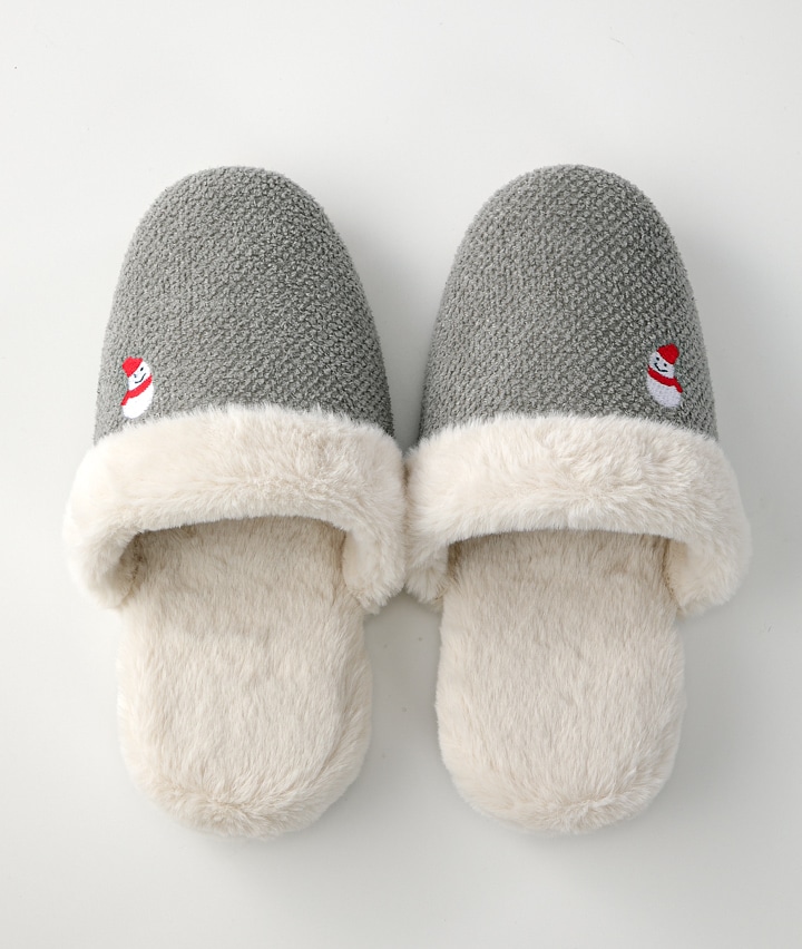 （ぐいっとかかとアップ）雪だるま柄ボアスリッパ　Ｍ