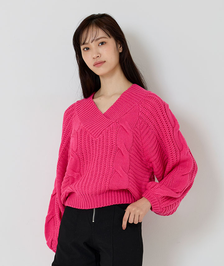 ケーブル編みＶネックニットプルオーバー